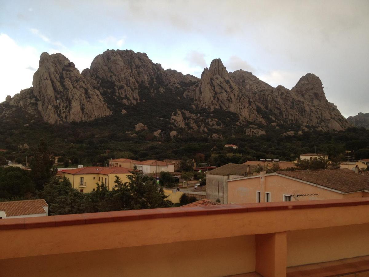 Antica Dimora La Corona San Pantaleo Exterior photo