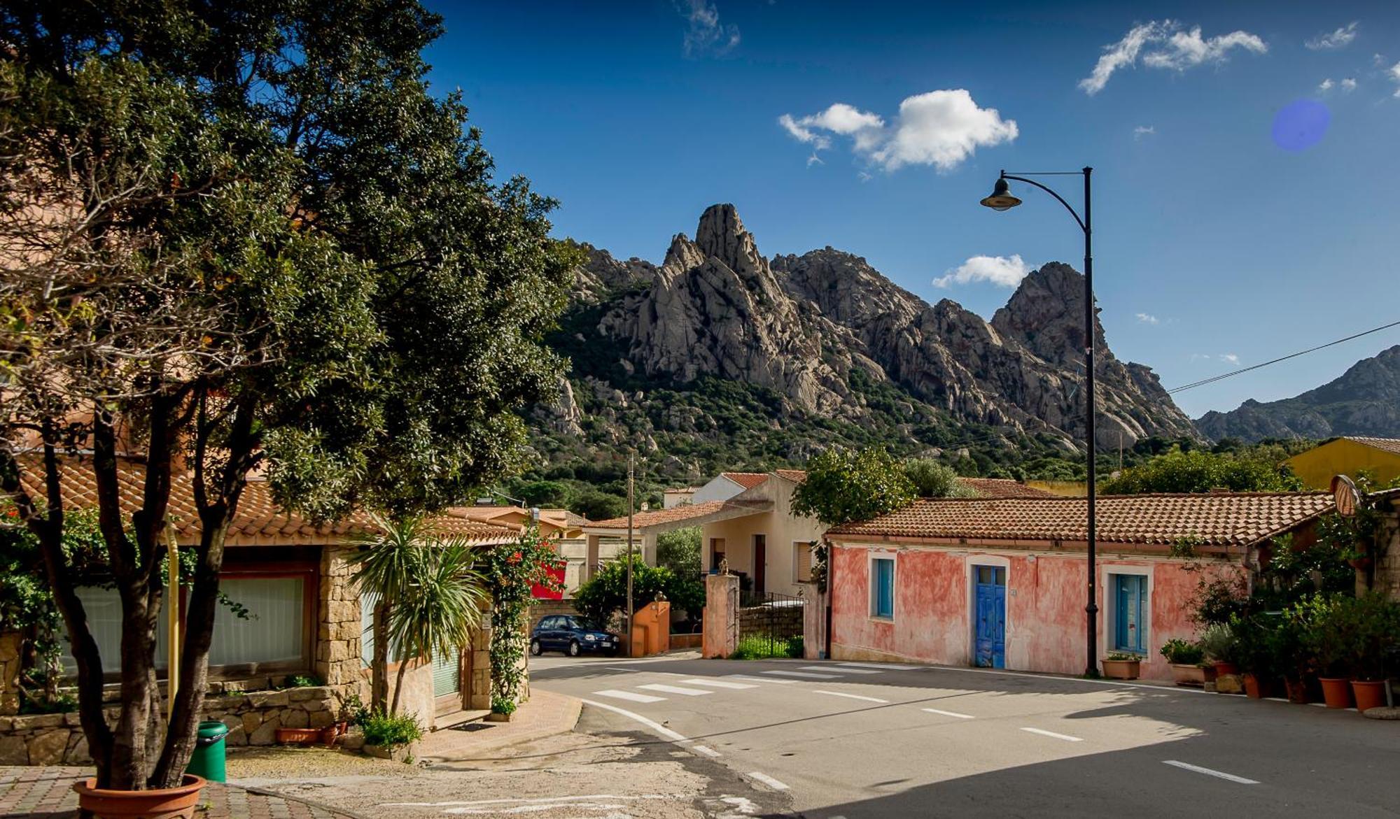 Antica Dimora La Corona San Pantaleo Exterior photo