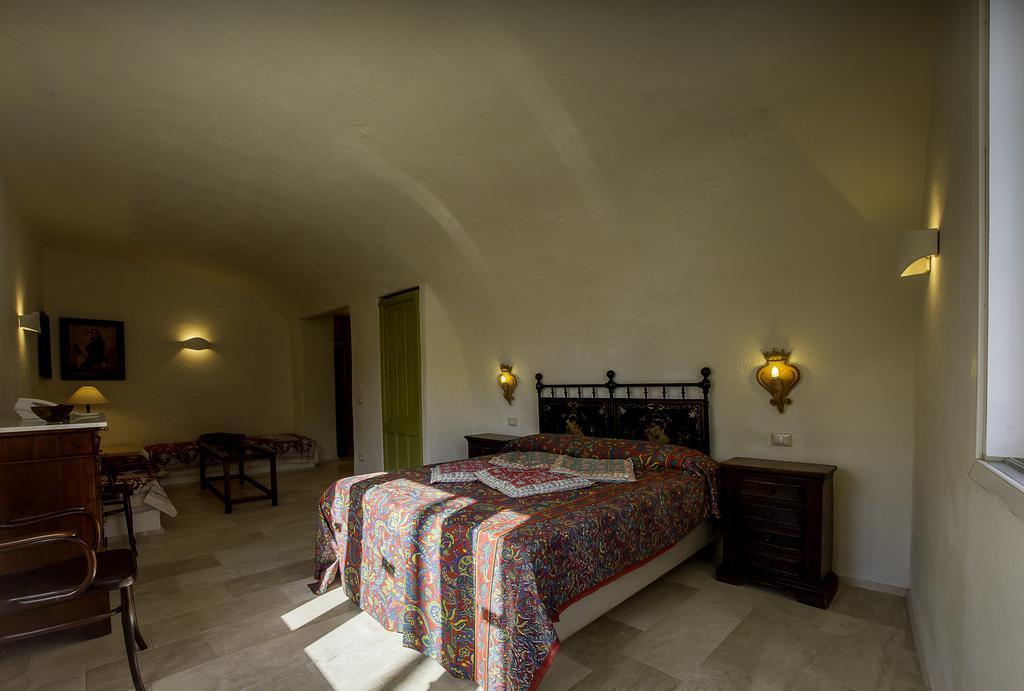 Antica Dimora La Corona San Pantaleo Room photo